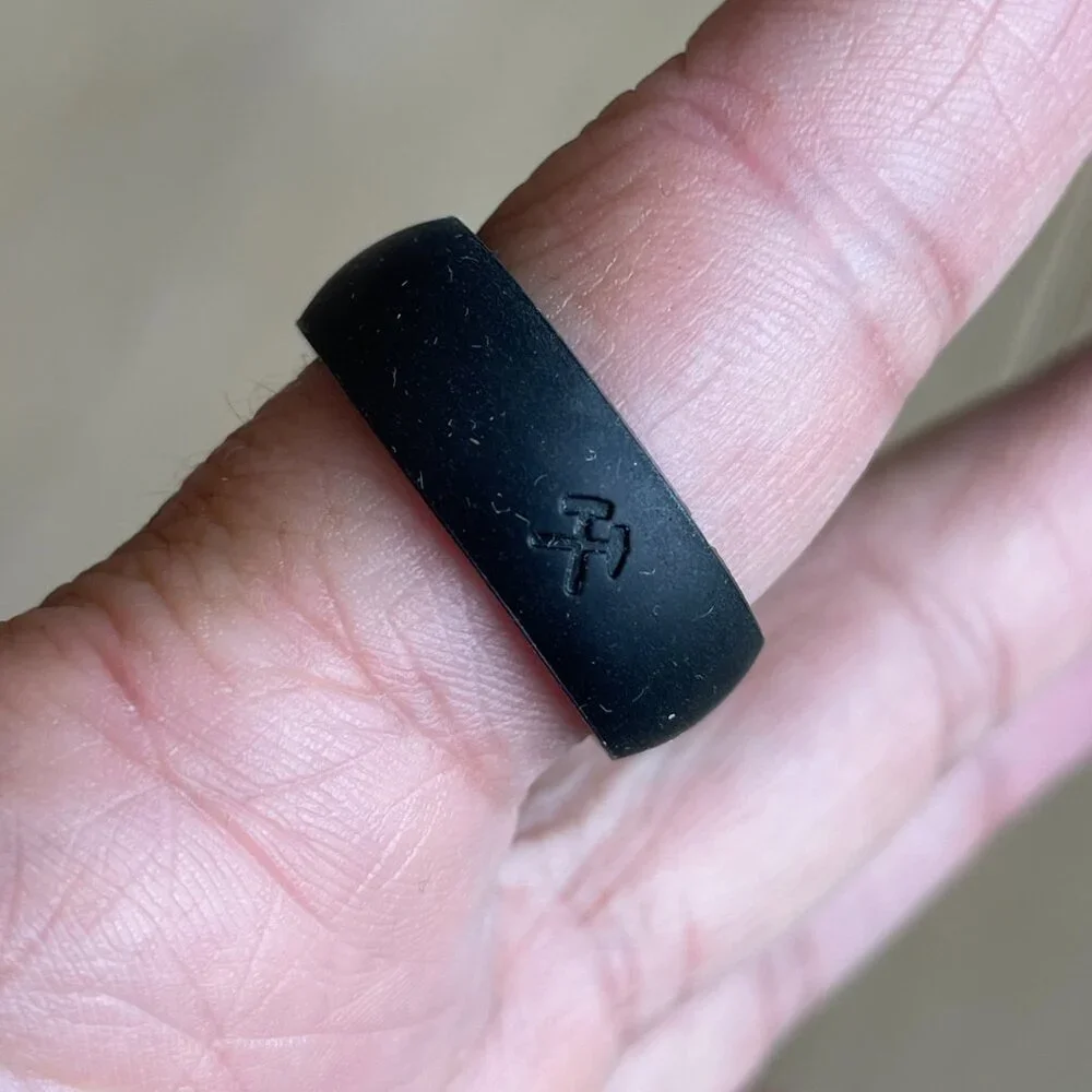 Qalo Silicone Men's Unisex Wedding Band Ring, Black -‎ Size 12